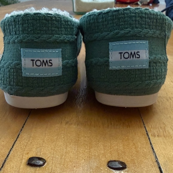TOMS Green Cozy Slip-Ons - Picture 4 of 5